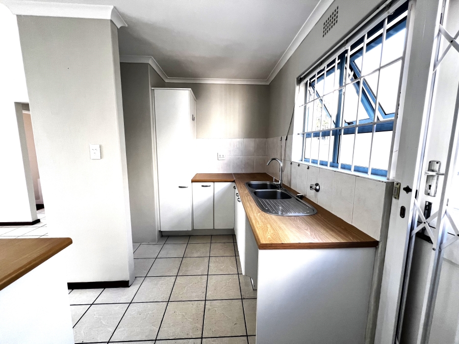 To Let 2 Bedroom Property for Rent in Sunningdale Western Cape